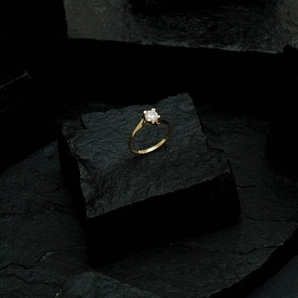 Anel Dourado – SIM, PRA MIM! - Solitário com Pedra de Zircônia - Imagem 3